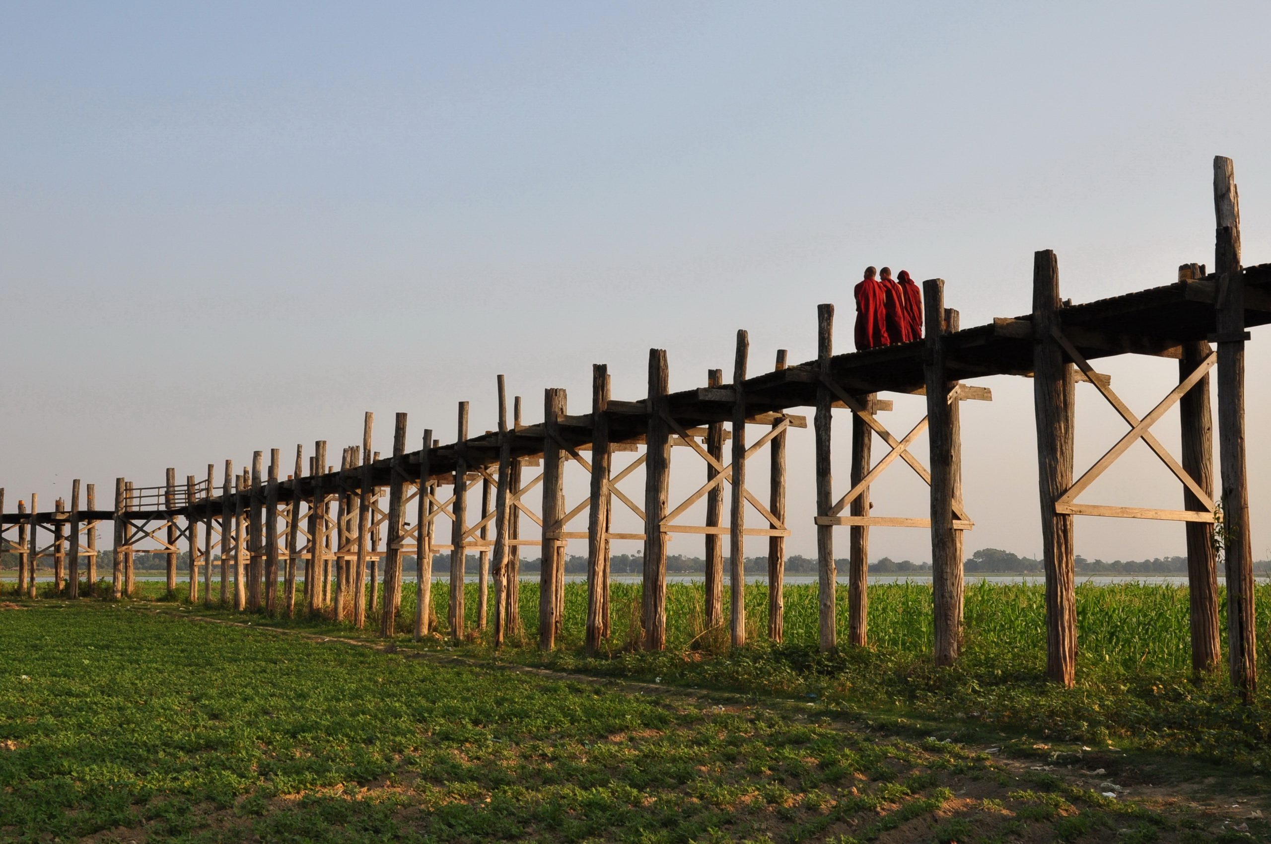 Pont d’U Bein : le plus long pont en Teck du monde, 1 200 mètres, construit en 1849 avec des billes récupérées lors d’un déménagement d’une cité royale, Mandalay (Birmanie)