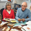 Sylvie Vago, Jean Gérard, et sur le bureau en Saint-Martin Rouge, des échantillons de bois de Polynésie de la Xylothèque du Cirad